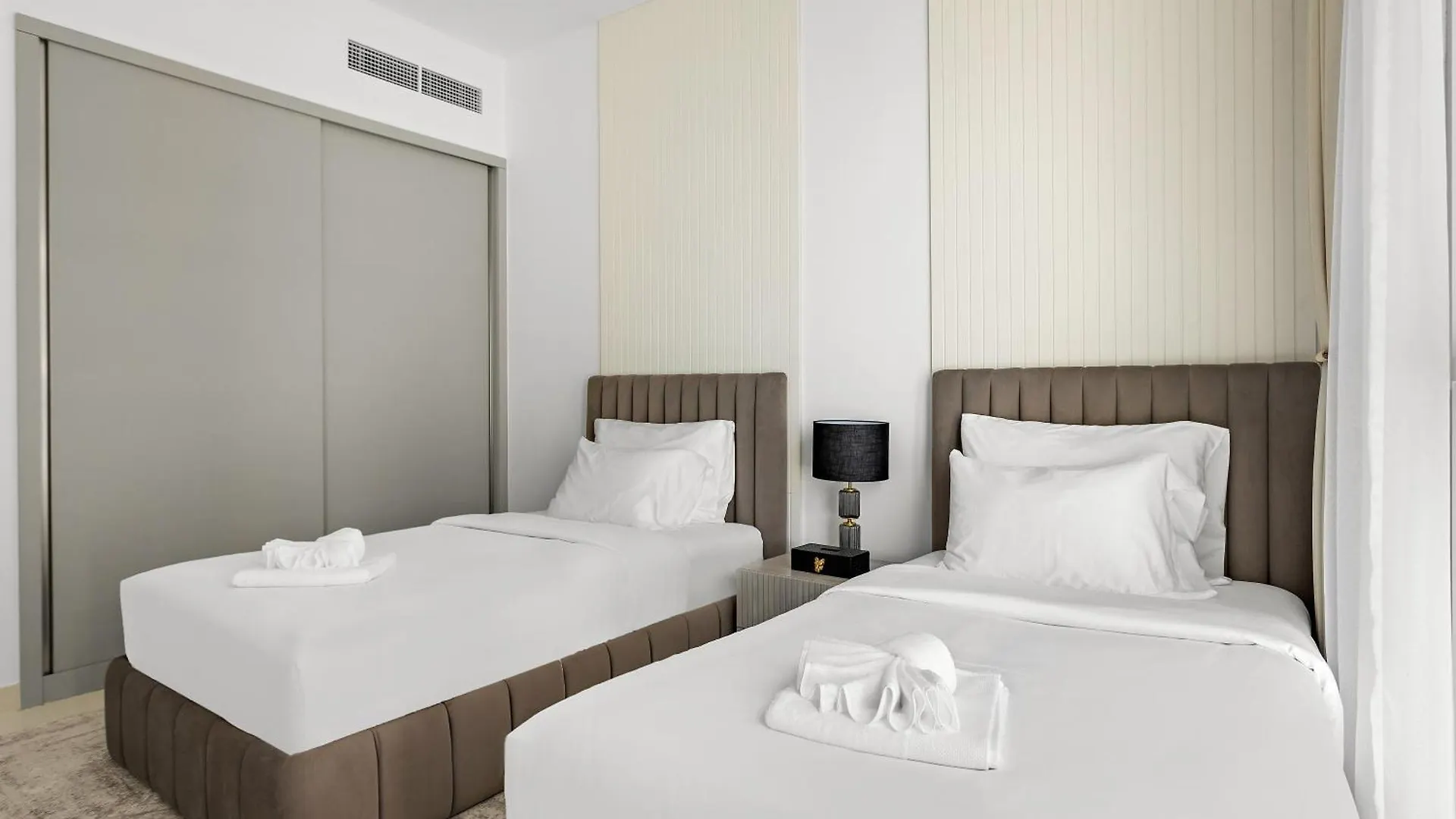 Luxury Stay Emaar Beachfront Beach Isle 1 Dubai 0*,
