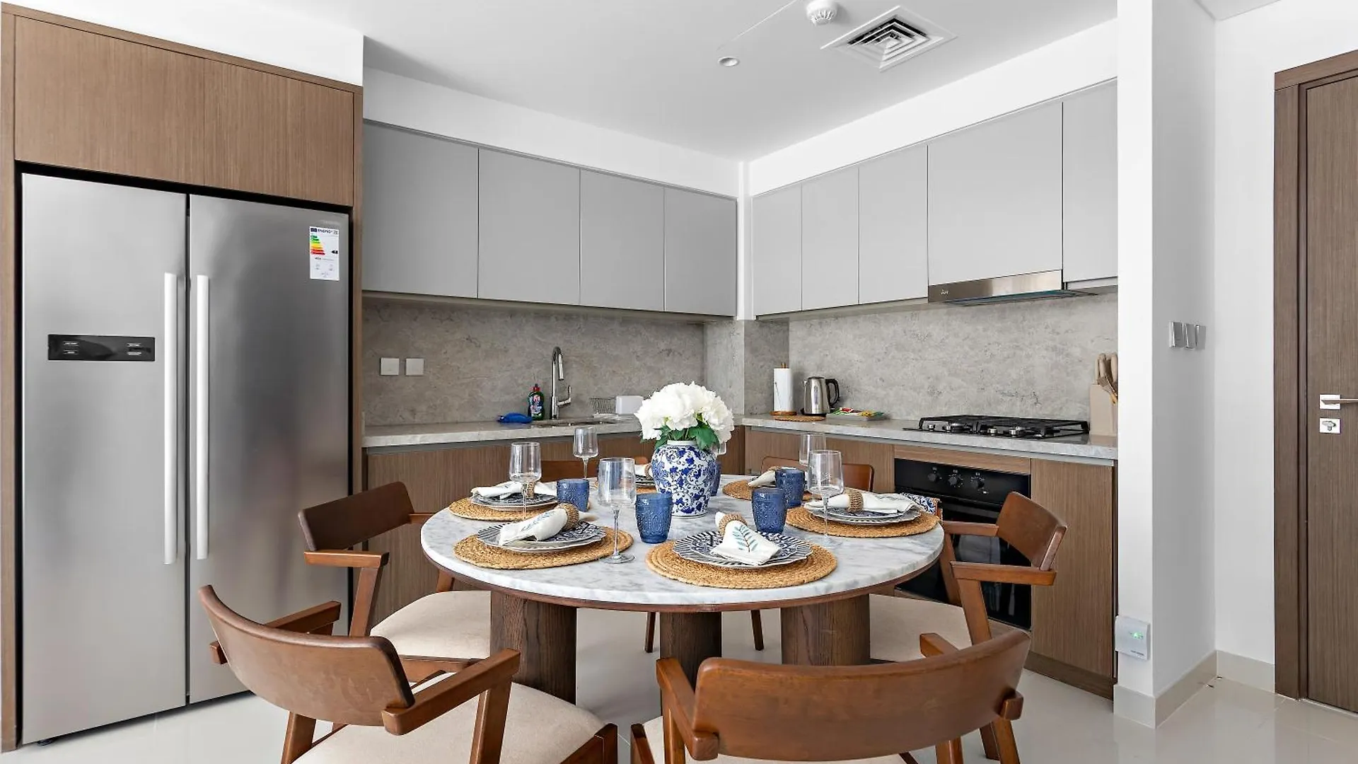 Apartment Luxury Stay Emaar Beachfront Beach Isle 1 Dubai United Arab Emirates