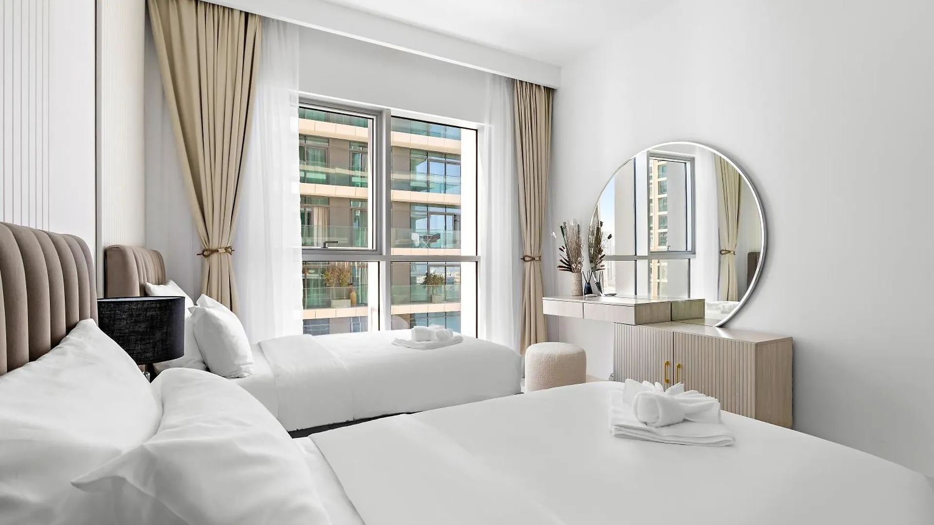 Luxury Stay Emaar Beachfront Beach Isle 1 Dubai