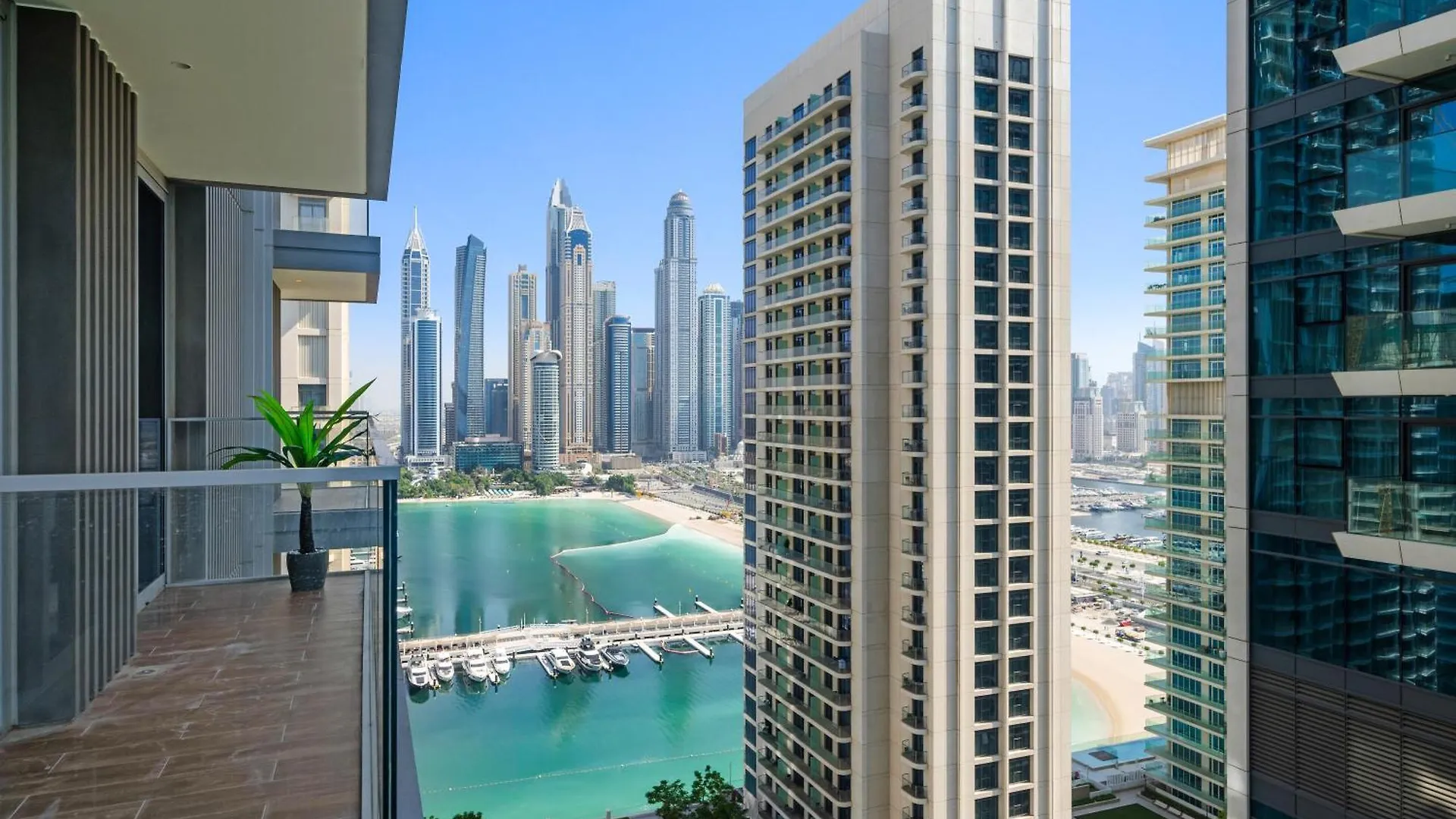 Luxury Stay Emaar Beachfront Beach Isle 1 Dubai Apartment